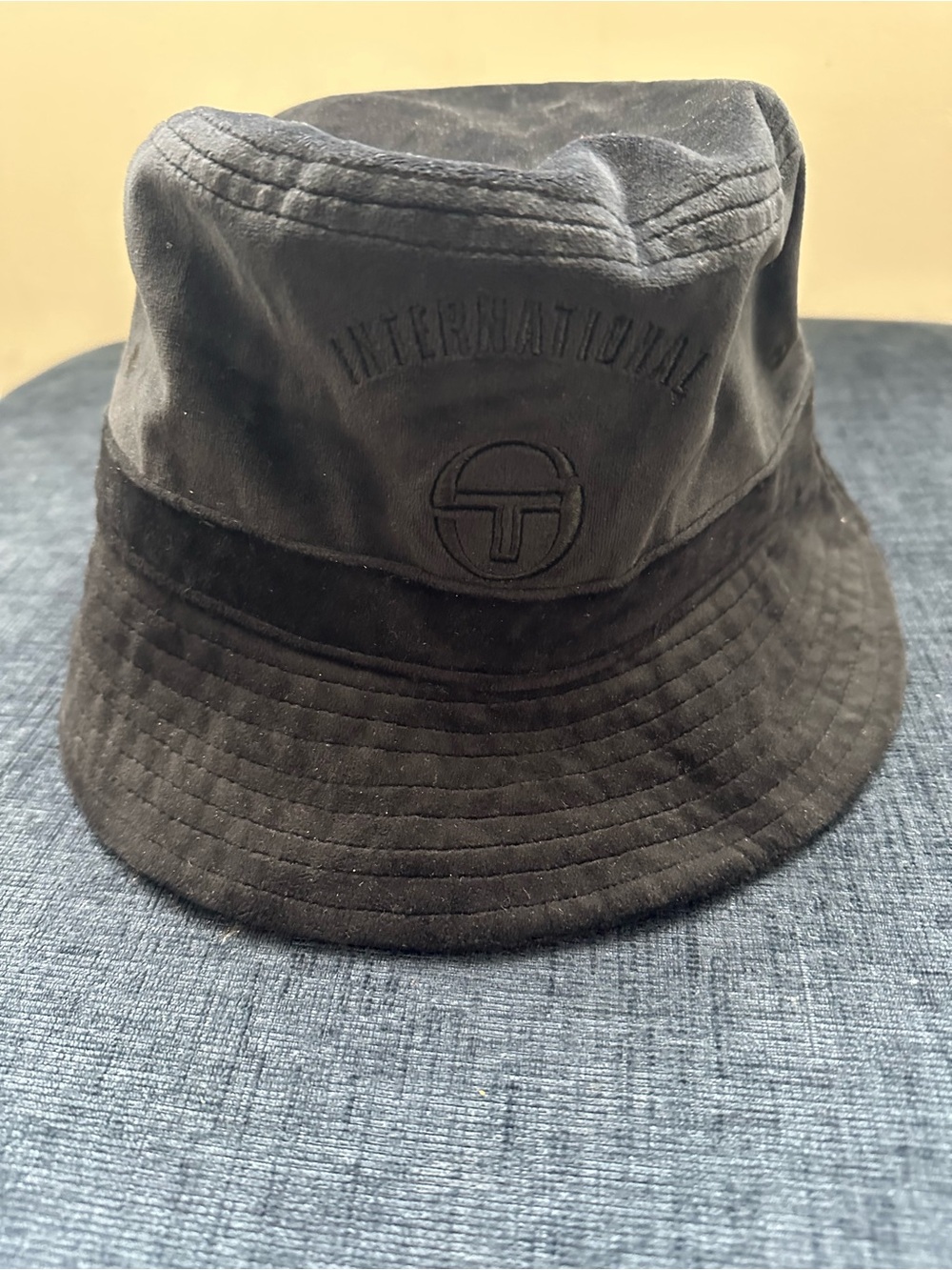 Sergio Tacchini Black Logo-Trim Bucket Hat